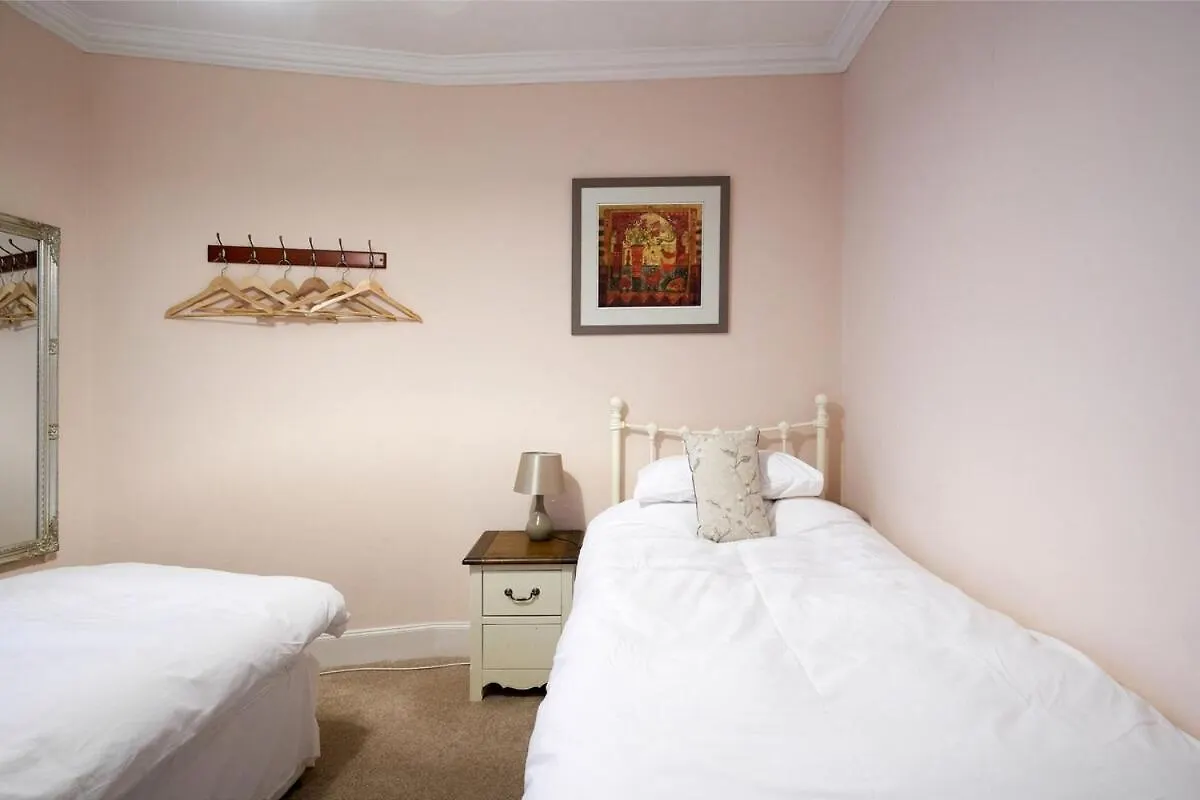 3 Bedroom Apartment - Historic Old Town Edinburgh