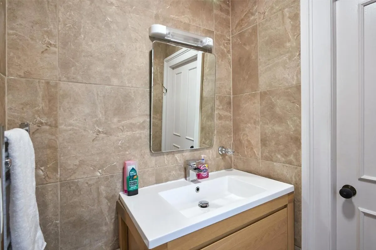 3 Bedroom Apartment - Historic Old Town Edinburgh