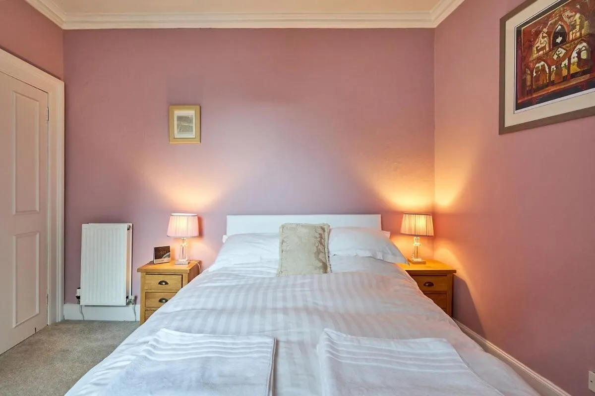 3 Bedroom Apartment - Historic Old Town Edinburgh 0*,  Großbritannien