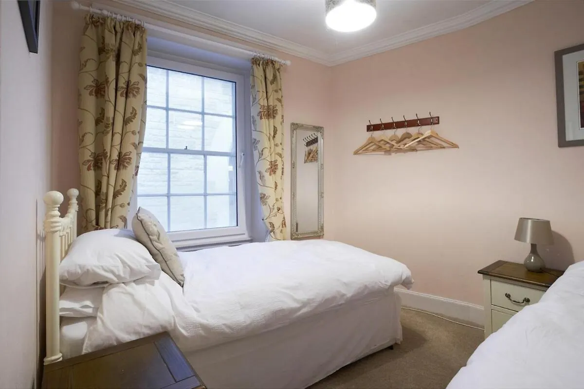 3 Bedroom Apartment - Historic Old Town Edinburgh