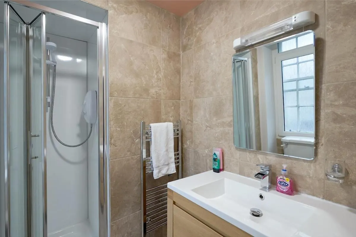 3 Bedroom Apartment - Historic Old Town Edinburgh