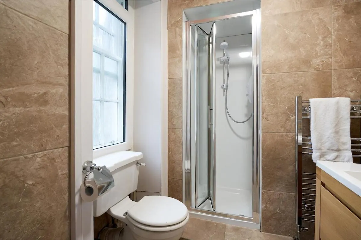 3 Bedroom Apartment - Historic Old Town Edinburgh