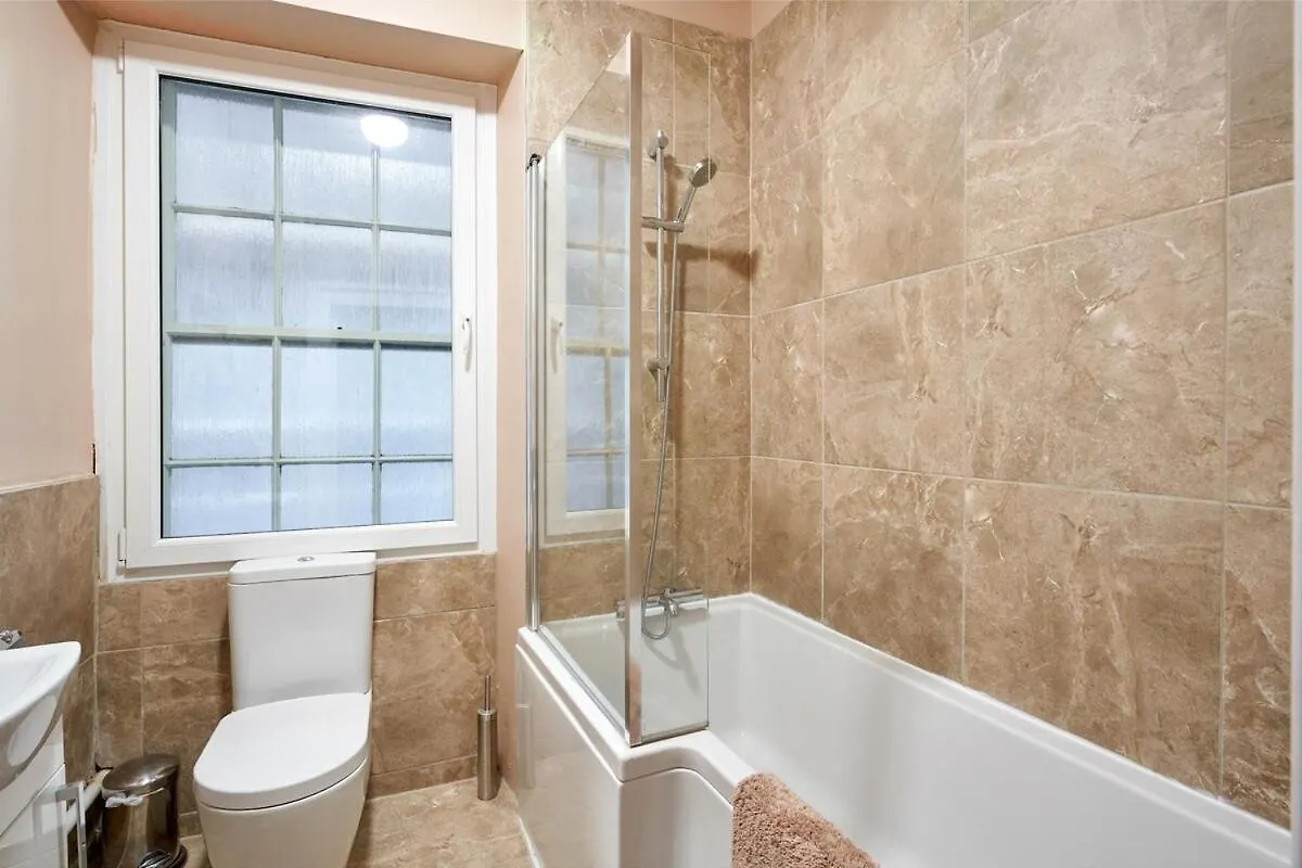 3 Bedroom Apartment - Historic Old Town Edinburgh
