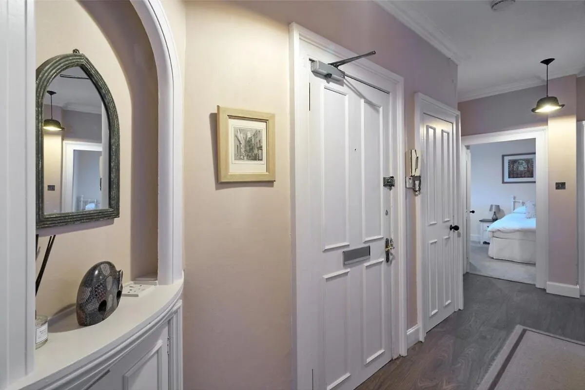3 Bedroom Apartment - Historic Old Town إدنبرة