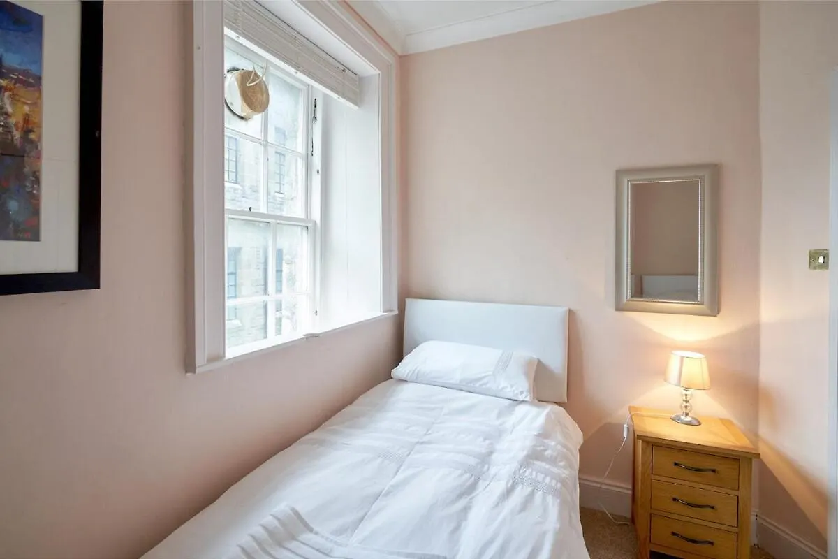 3 Bedroom Apartment - Historic Old Town إدنبرة المملكة المتحدة
