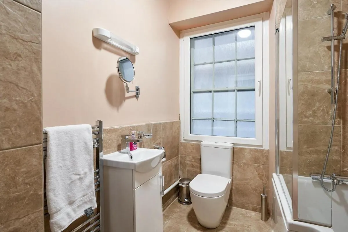 3 Bedroom Apartment - Historic Old Town إدنبرة