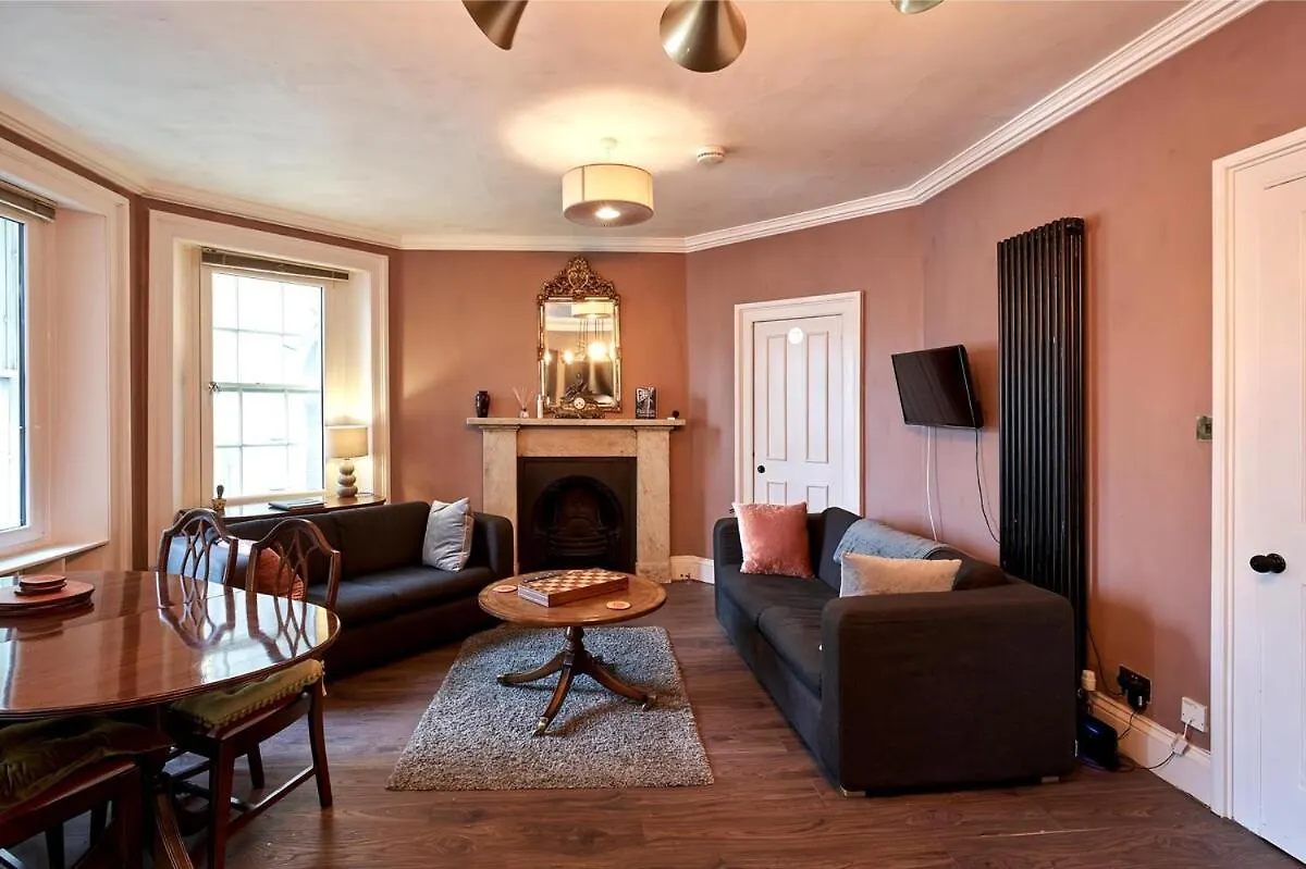 3 Bedroom Apartment - Historic Old Town إدنبرة